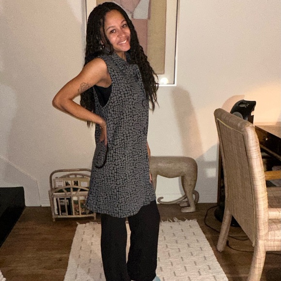 Yushi, Women’s Grey/Black Button Down, Sleeveless Tunic. Made in USA - Picture 3 of 10